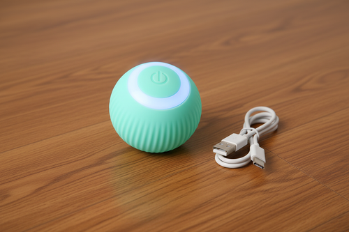 Pelota verde en piso de madera